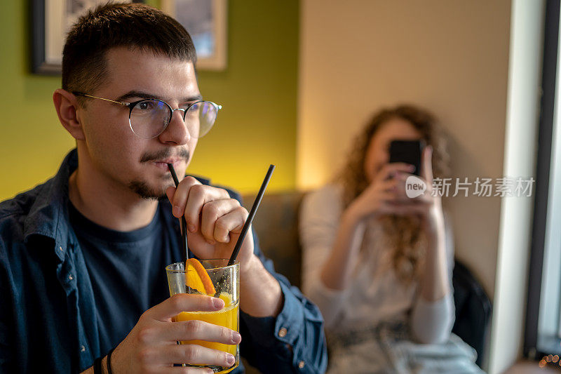 Couple relaxing in a café